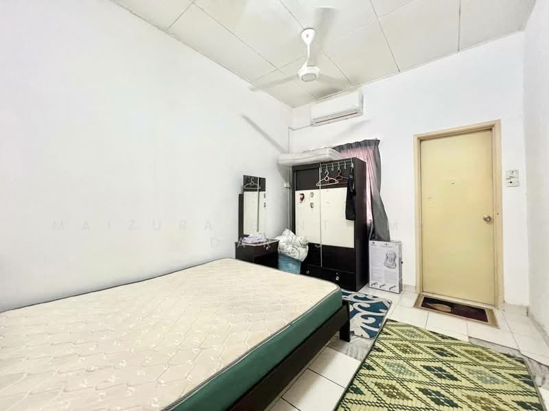 Rumah Teres 2 Tingkat untuk Dijual di Taman Pelangi Semenyih (Semenyih) - Maizura binti Mohd Darus - Bedroom - PropertyGuru.com.my