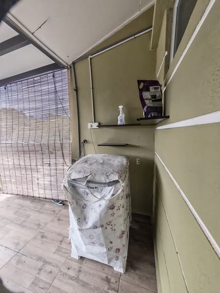 Rumah Teres untuk Disewa di Bandar Springhill (Jimah) - TF Lee - Balcony - PropertyGuru.com.my