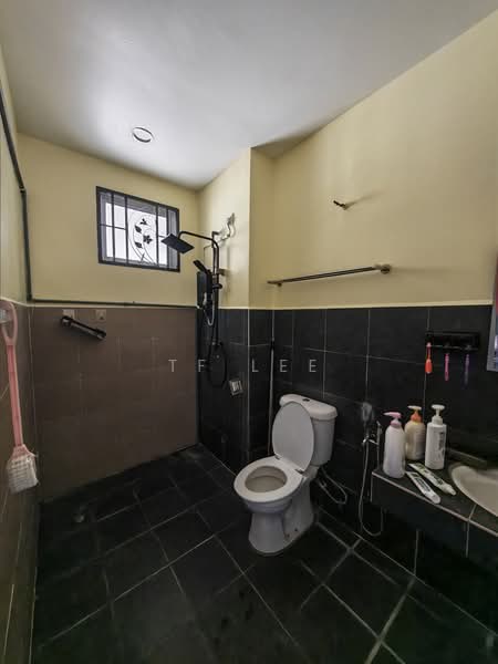 Rumah Teres untuk Disewa di Bandar Springhill (Jimah) - TF Lee - Bathroom - PropertyGuru.com.my