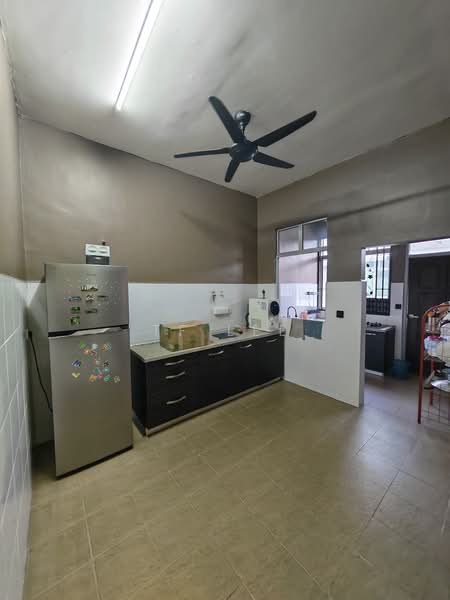 Rumah Teres untuk Disewa di Bandar Springhill (Jimah) - TF Lee - Kitchen - PropertyGuru.com.my
