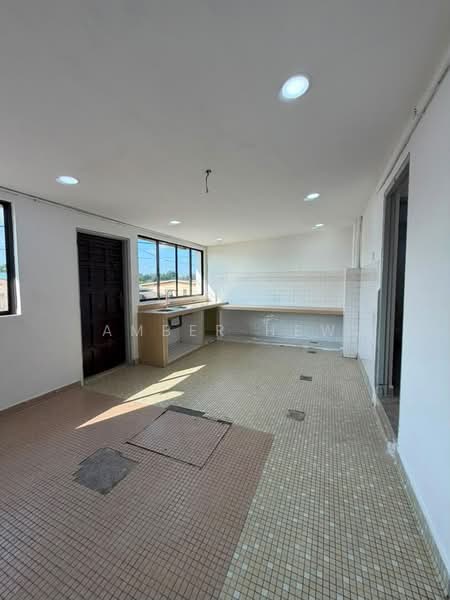 Rumah Teres 1 Tingkat untuk Dijual di Taman Johor (Tampoi) - Amber Hew - Kitchen - PropertyGuru.com.my