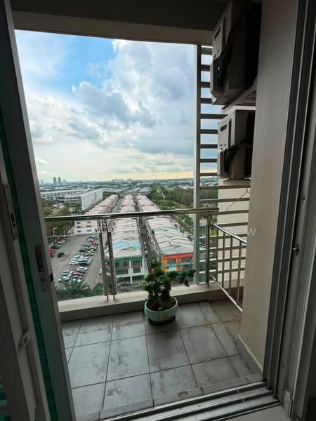 Pangsapuri untuk Dijual di Austin Suites (Permata Austin) - Edward Siow - Balcony - PropertyGuru.com.my