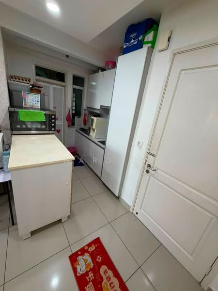 Pangsapuri untuk Dijual di Austin Suites (Permata Austin) - Edward Siow - Kitchen - PropertyGuru.com.my