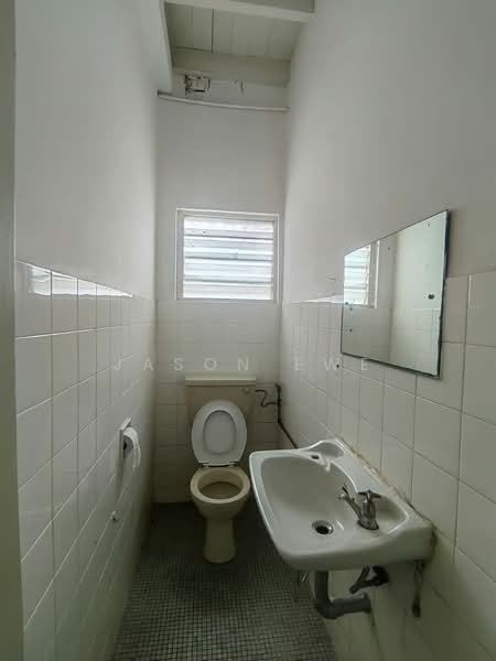 Shop / Office for Rent in Jelutong (Penang) - Jason Ewe - Bathroom - PropertyGuru.com.my