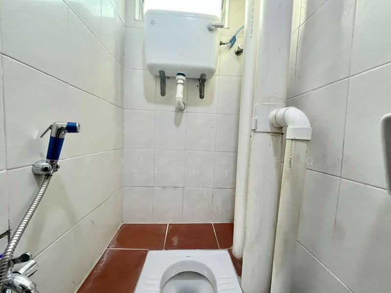 Kedai / Pejabat untuk Disewa di Seksyen 20 (Shah Alam) - Absyarie Syafiq Shahrin - Bathroom - PropertyGuru.com.my