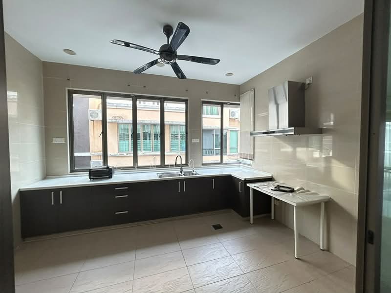 Rumah Kluster untuk Disewa di Austin (Johor Bahru) - Cindy Soh - Kitchen - PropertyGuru.com.my