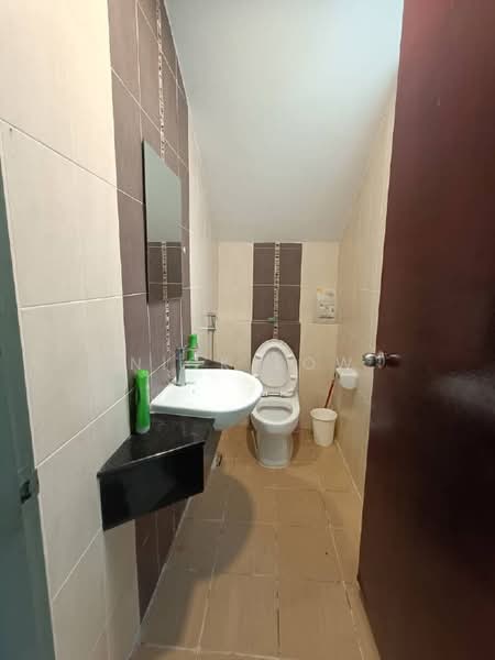Rumah Teres untuk Disewa di Iskandar Puteri (Nusajaya) (Johor) - Nick Low - Bathroom - PropertyGuru.com.my