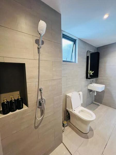 Kediaman Servis untuk Dijual di D'Ivo - Thim Chin Kit - Bathroom - PropertyGuru.com.my