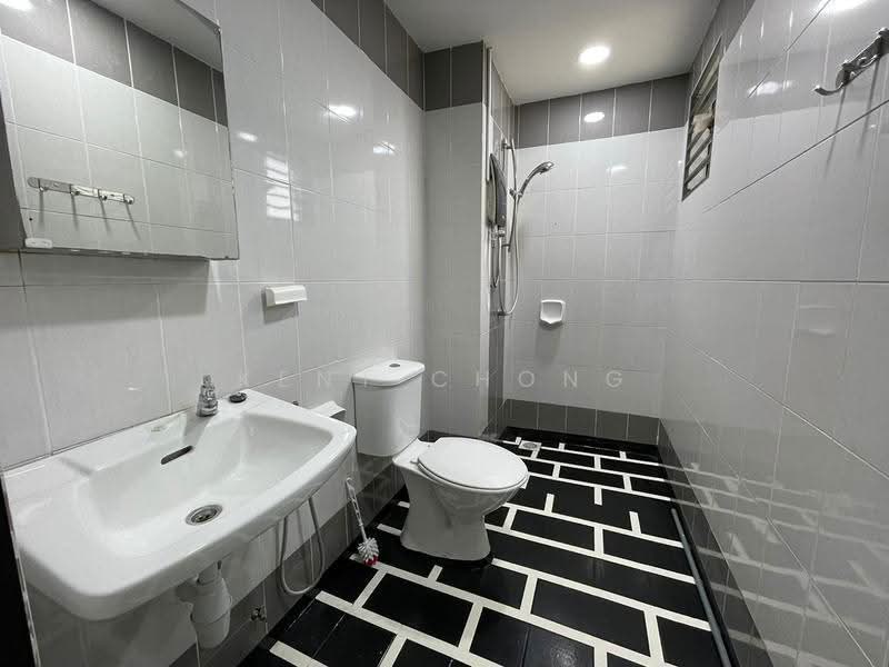 Pangsapuri untuk Dijual di Villa Tropika - Kent Chong - Bathroom - PropertyGuru.com.my