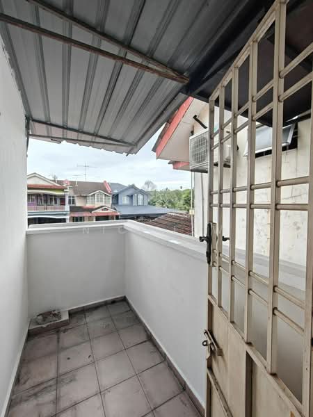 Rumah Teres 2 Tingkat untuk Disewa di Bandar Putra (Kulai) - Nick Low - Balcony - PropertyGuru.com.my