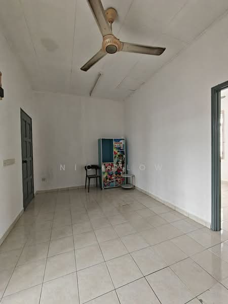 Rumah Teres 2 Tingkat untuk Disewa di Bandar Putra (Kulai) - Nick Low - Living Room - PropertyGuru.com.my