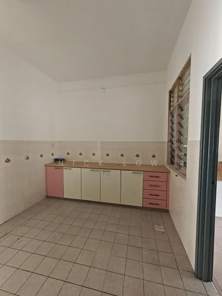 Rumah Teres 2 Tingkat untuk Disewa di Bandar Putra (Kulai) - Nick Low - Kitchen - PropertyGuru.com.my