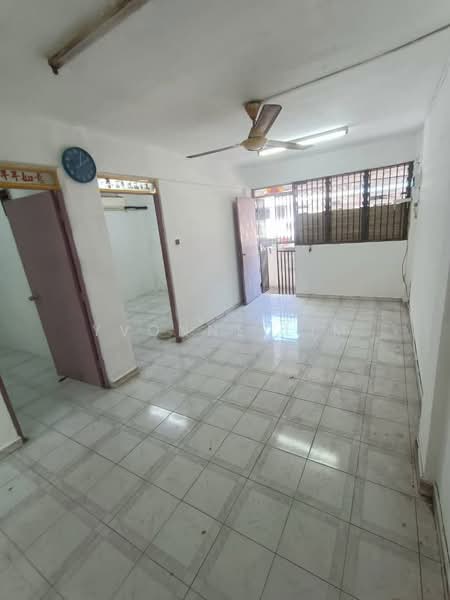Rumah Flat untuk Dijual di Taman Daya - Jalan Bertam 1, 10 and 16 - Yvonne Lim - Living Room - PropertyGuru.com.my