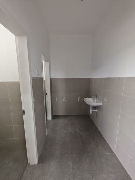 Kilang untuk Dijual di Eco Business Park 1 (Johor Bahru) - Alicia Fong - Bathroom - PropertyGuru.com.my