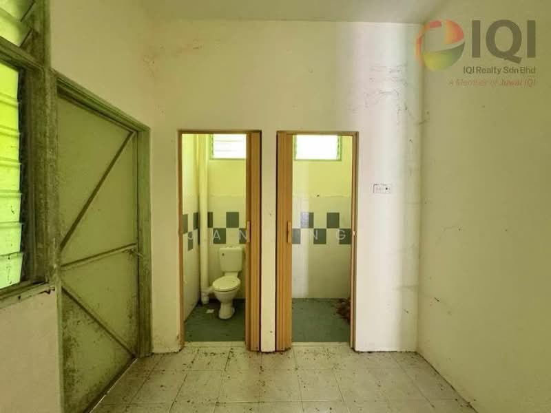 Rumah Teres 1 Tingkat untuk Dijual di Taman Sungai Duri Permai (Sungai Jawi) - Jane Ng - Bathroom - PropertyGuru.com.my
