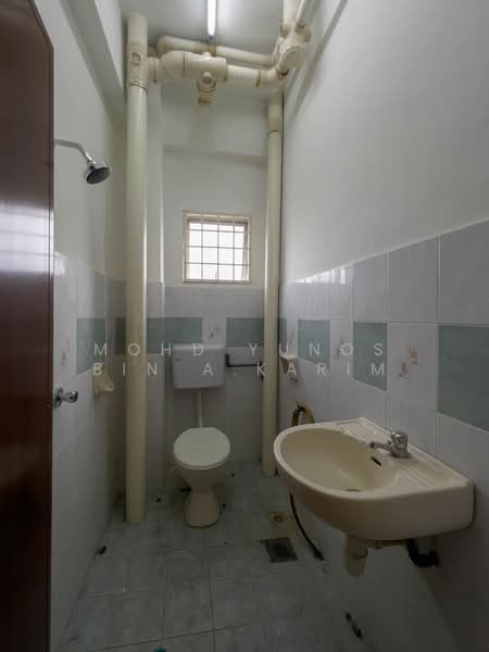 Apartment for Sale at Taman Kajang Sentral - Mohd Yunos Bin A.Karim - Bathroom - PropertyGuru.com.my