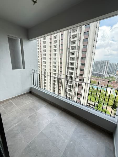 Kondominium untuk Dijual di KAIA Heights Equine - Caven Chng - Balcony - PropertyGuru.com.my