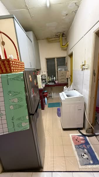 Flat for Sale at Lembah Maju Flat (RP1 RP2 RP3 RP4) - Wai Mun - Kitchen - PropertyGuru.com.my