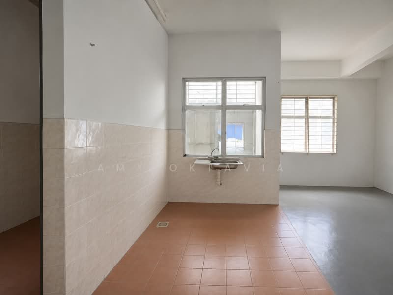 Shop / Office for Rent in Putra Heights (Subang Jaya) - Amy Oktavia - Kitchen - PropertyGuru.com.my