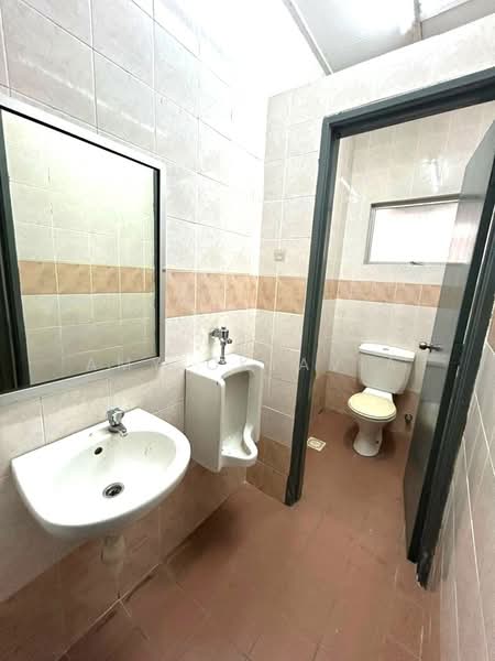 Shop / Office for Rent in Putra Heights (Subang Jaya) - Amy Oktavia - Bathroom - PropertyGuru.com.my
