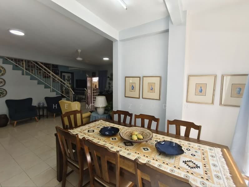 2-storey Terraced House for Sale in Bandar Puncak Alam (Puncak Alam) - HELMY IZZUDIN - Living Room - PropertyGuru.com.my