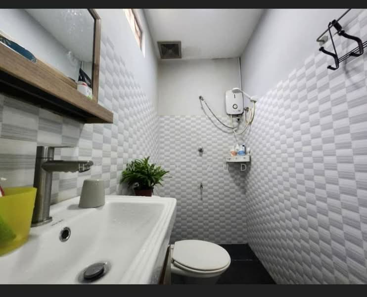 2-storey Terraced House for Sale in Bandar Puncak Alam (Puncak Alam) - HELMY IZZUDIN - Bathroom - PropertyGuru.com.my