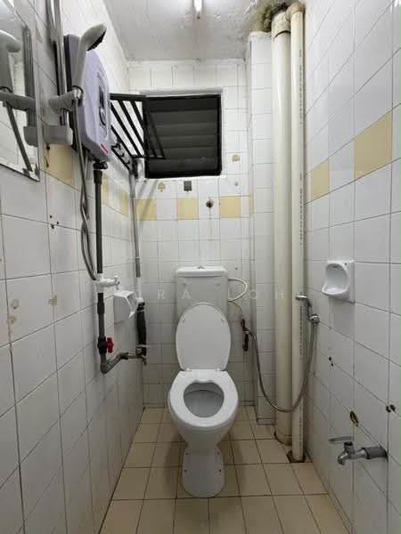 Kedai untuk Disewa di Larkin (Johor Bahru) - Cora Loh - Bathroom - PropertyGuru.com.my