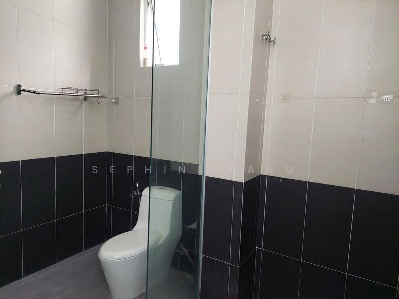 Semi-Detached House for Rent in Dolomite Templer (Rawang) - Sephine Kang - Bathroom - PropertyGuru.com.my