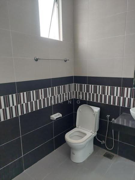 Semi-Detached House for Rent in Dolomite Templer (Rawang) - Sephine Kang - Bathroom - PropertyGuru.com.my