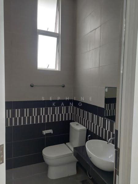 Semi-Detached House for Rent in Dolomite Templer (Rawang) - Sephine Kang - Bathroom - PropertyGuru.com.my