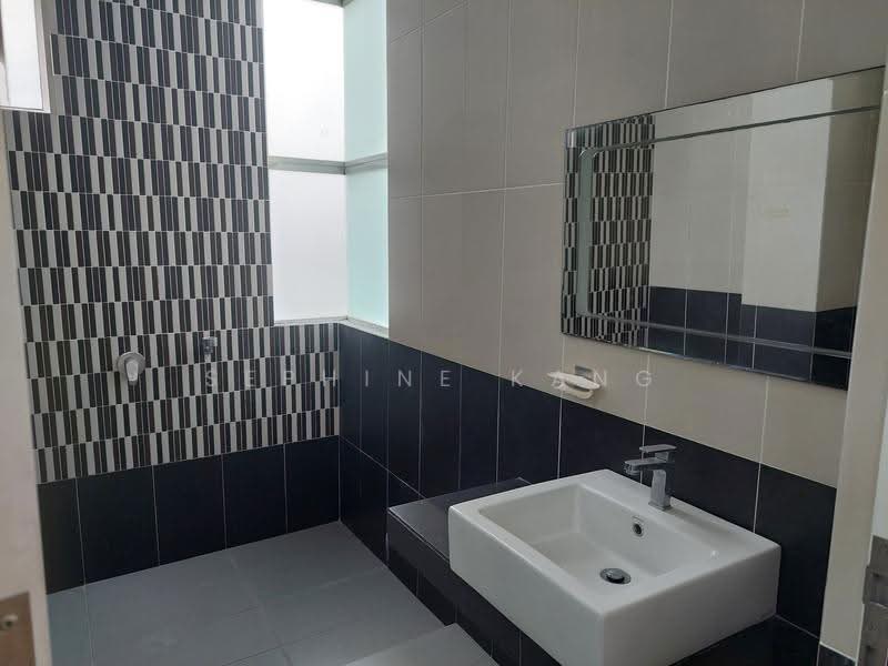 Semi-Detached House for Rent in Dolomite Templer (Rawang) - Sephine Kang - Bathroom - PropertyGuru.com.my