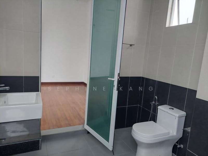 Semi-Detached House for Rent in Dolomite Templer (Rawang) - Sephine Kang - Bathroom - PropertyGuru.com.my