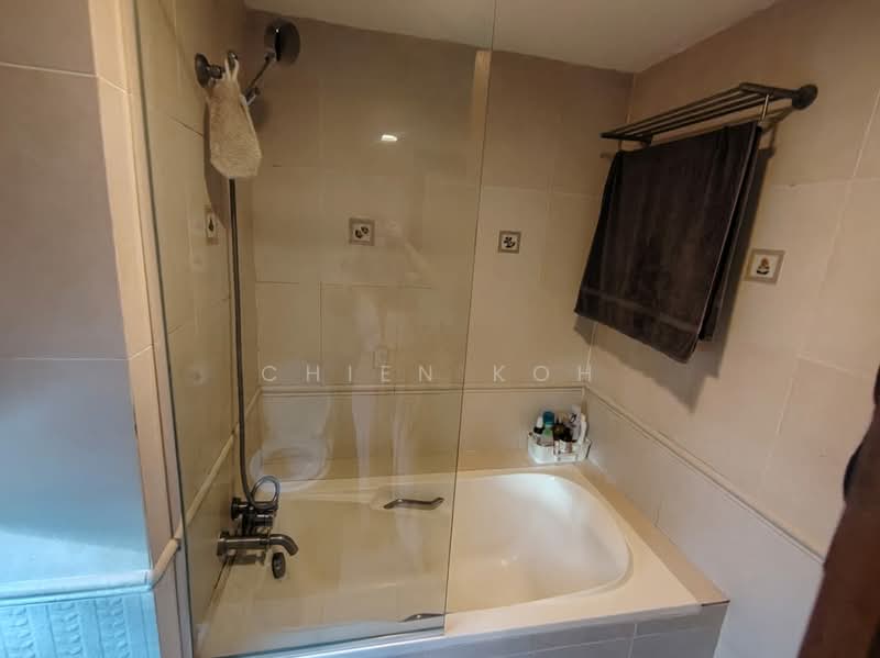 Kondominium untuk Dijual di Pantai Panorama Condominiums - Chien Koh - Bathroom - PropertyGuru.com.my