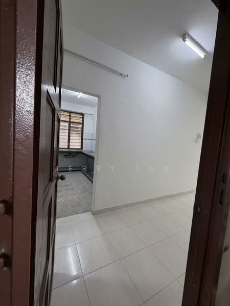 Rumah Flat untuk Disewa di Skudai Baru - Terry Tan - Kitchen - PropertyGuru.com.my