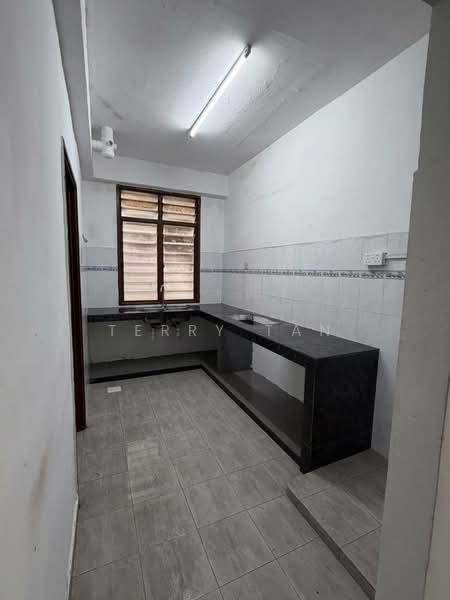 Rumah Flat untuk Disewa di Skudai Baru - Terry Tan - Kitchen - PropertyGuru.com.my