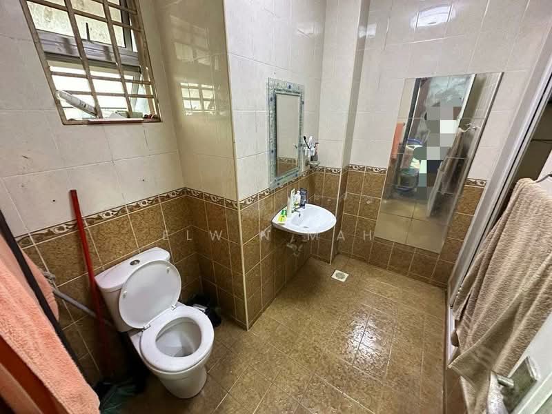 2-storey Terraced House for Sale in Kota Emerald (Rawang) - Elwin Mah - Bathroom - PropertyGuru.com.my