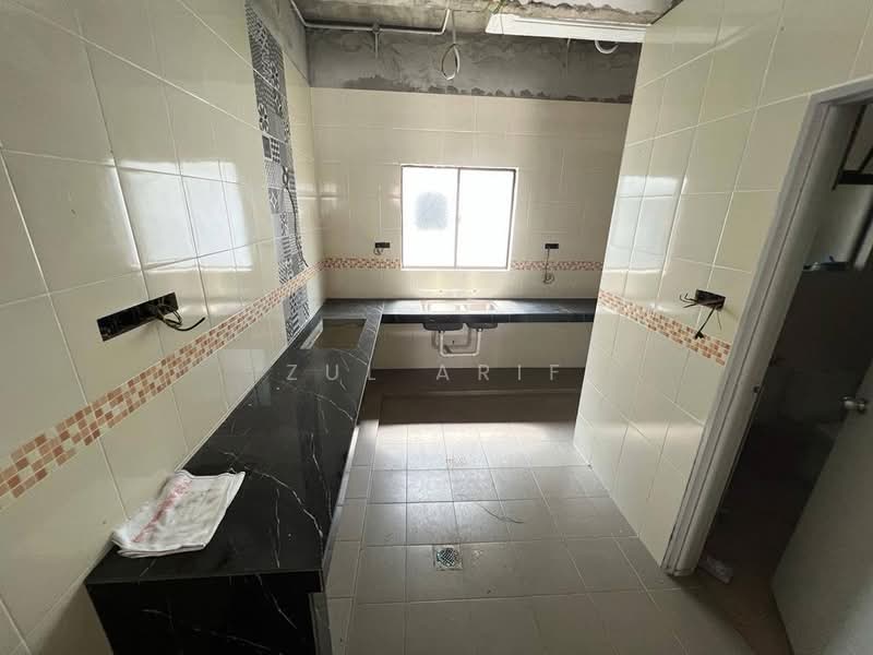 Terraced House for Sale in Bandar Putera 2 (Klang) - Zul Arif - Kitchen - PropertyGuru.com.my