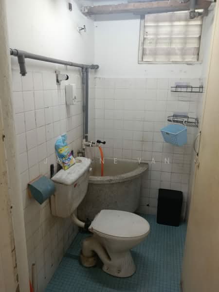 Flat for Rent at Desa Petaling Flat - Joanne Yan - Bathroom - PropertyGuru.com.my