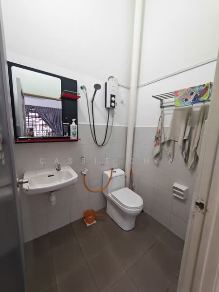Pangsapuri untuk Disewa di Taman Cahaya Kota Puteri - Cassie Chin - Bathroom - PropertyGuru.com.my