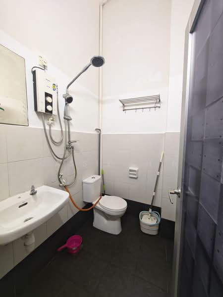 Pangsapuri untuk Disewa di Taman Cahaya Kota Puteri - Cassie Chin - Bathroom - PropertyGuru.com.my
