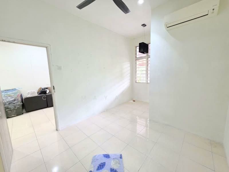 1-storey Terraced House for Sale in Bandar Saujana Putra (Tanjong Duabelas) - Cik Maya Abdul - Living Room - PropertyGuru.com.my