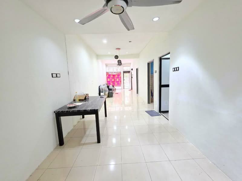 1-storey Terraced House for Sale in Bandar Saujana Putra (Tanjong Duabelas) - Cik Maya Abdul - Corridor - PropertyGuru.com.my