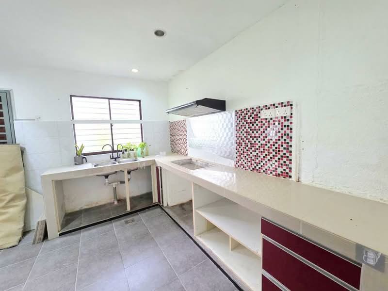 1-storey Terraced House for Sale in Bandar Saujana Putra (Tanjong Duabelas) - Cik Maya Abdul - Kitchen - PropertyGuru.com.my