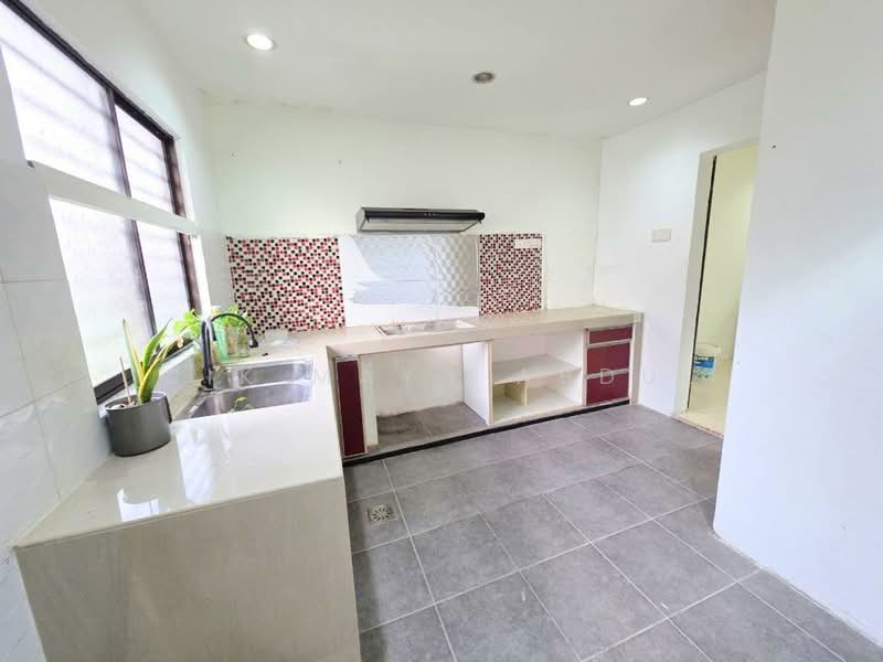 1-storey Terraced House for Sale in Bandar Saujana Putra (Tanjong Duabelas) - Cik Maya Abdul - Kitchen - PropertyGuru.com.my