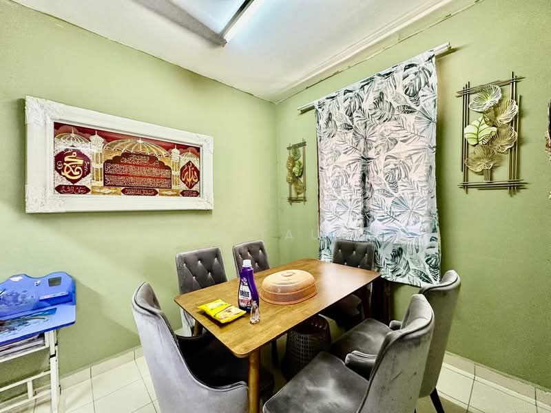 Rumah Teres 2 Tingkat untuk Dijual di Bukit Beruntung (Serendah) - Zann Fauzan - Dining Room - PropertyGuru.com.my