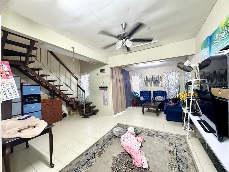 Rumah Teres 2 Tingkat untuk Dijual di Bukit Beruntung (Serendah) - Zann Fauzan - Living Room - PropertyGuru.com.my