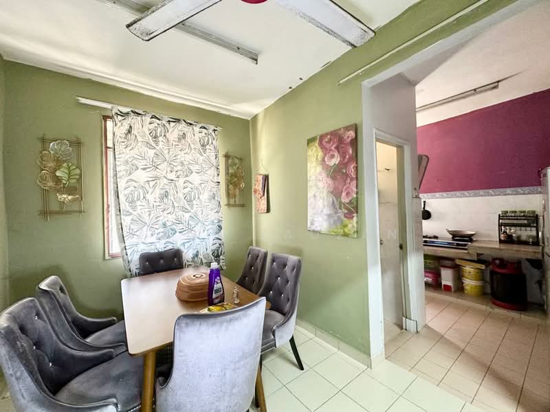Rumah Teres 2 Tingkat untuk Dijual di Bukit Beruntung (Serendah) - Zann Fauzan - Dining Room - PropertyGuru.com.my