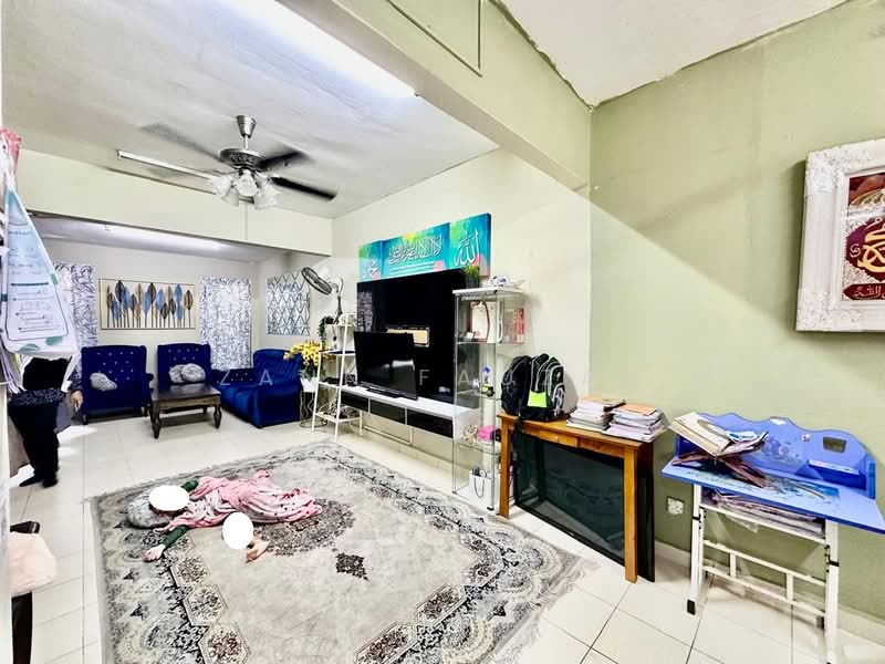 Rumah Teres 2 Tingkat untuk Dijual di Bukit Beruntung (Serendah) - Zann Fauzan - Living Room - PropertyGuru.com.my