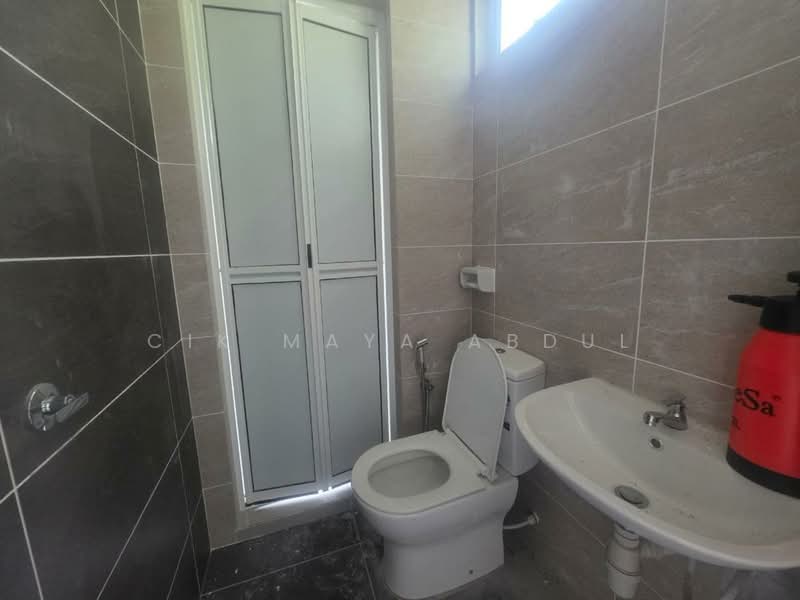 Rumah Berkembar untuk Dijual di Bandar Bukit Raja (Klang) - Cik Maya Abdul - Bathroom - PropertyGuru.com.my