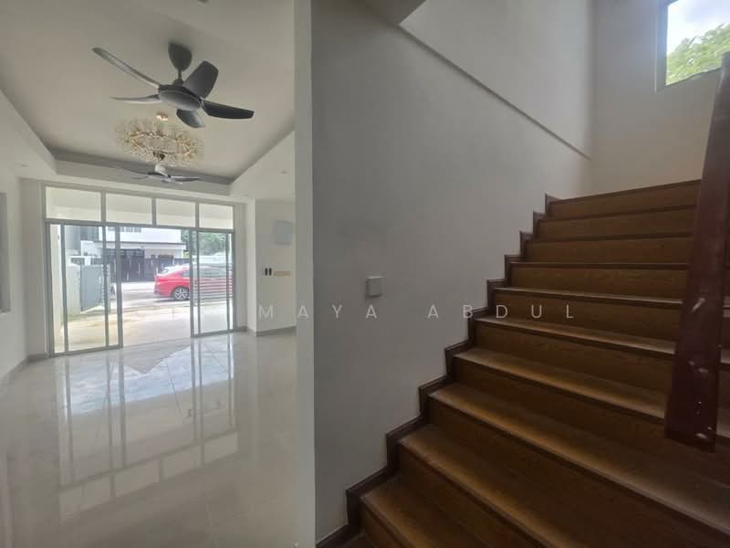 Rumah Berkembar untuk Dijual di Bandar Bukit Raja (Klang) - Cik Maya Abdul - Entrance - PropertyGuru.com.my